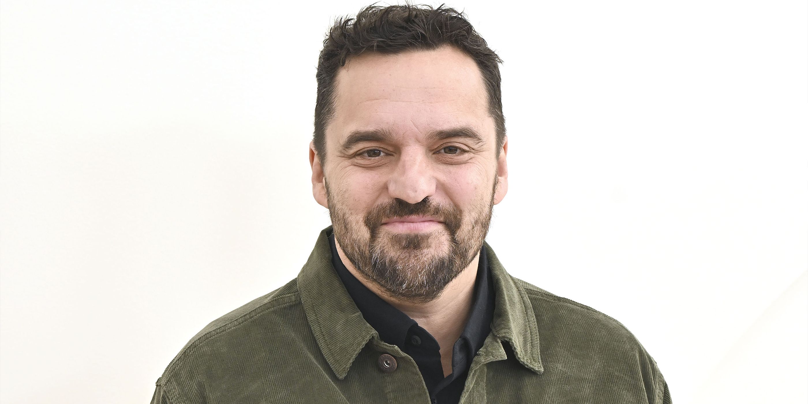 Jake Johnson vuelve a la TV con una nueva serie de crimen en NBC
