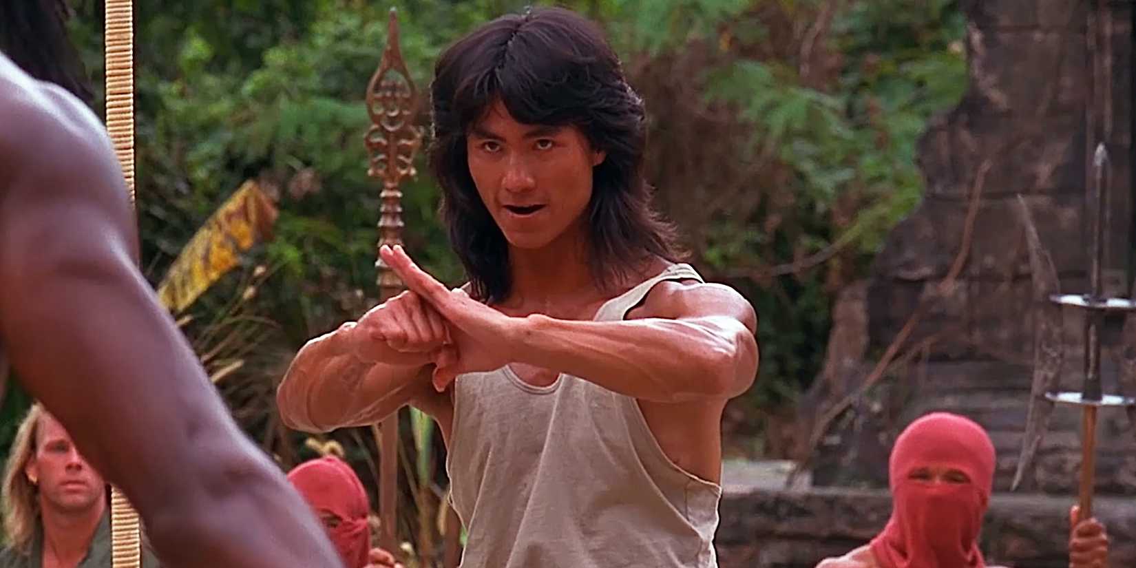 Liu Kang (Robin Shou) se prepara para luchar en 'Mortal Kombat'.