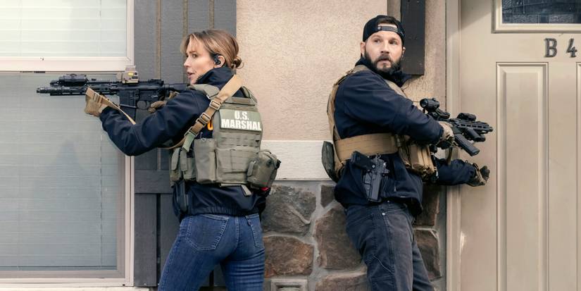 Logan Marshall-Green as Cal gearing up to barge into a home with Arielle Kebbel as Belle in Marshals