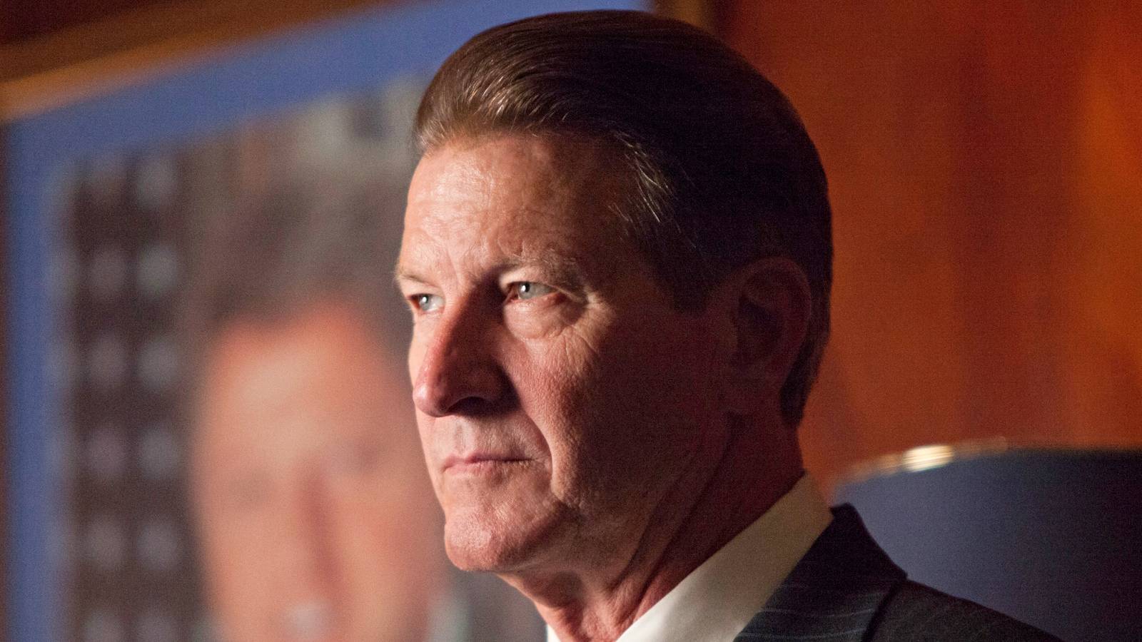 Brett Cullen in Narcos Season 3
