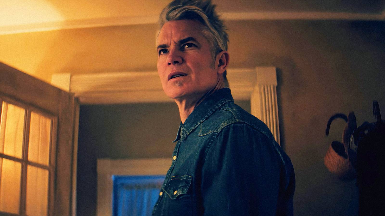 Timothy Olyphant's 105-Minute Splatter-Comedy Thriller is the Perfect Late-Night Watch