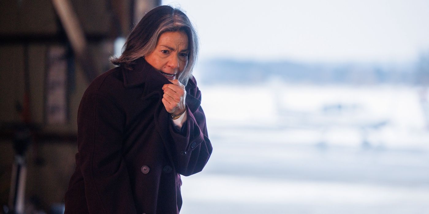 Sheriff Country - Eva Santos (Rachel Ticotin) radios for assistance