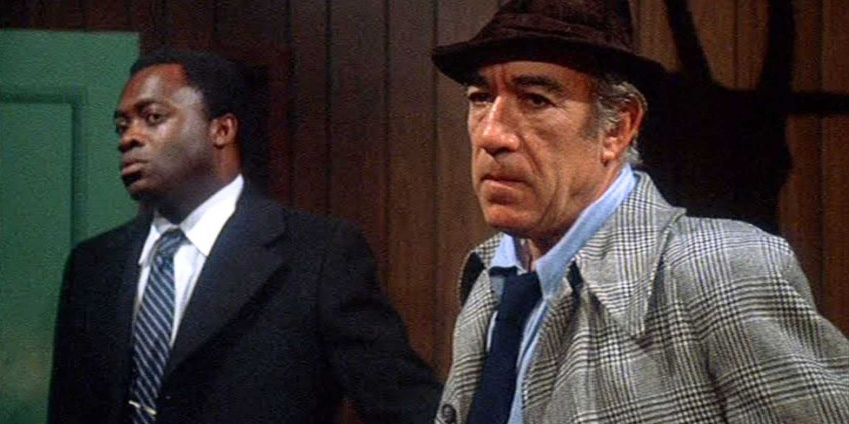 Yaphet Kotto standing next to Anthony Quinn in Across 110th Street (1972)