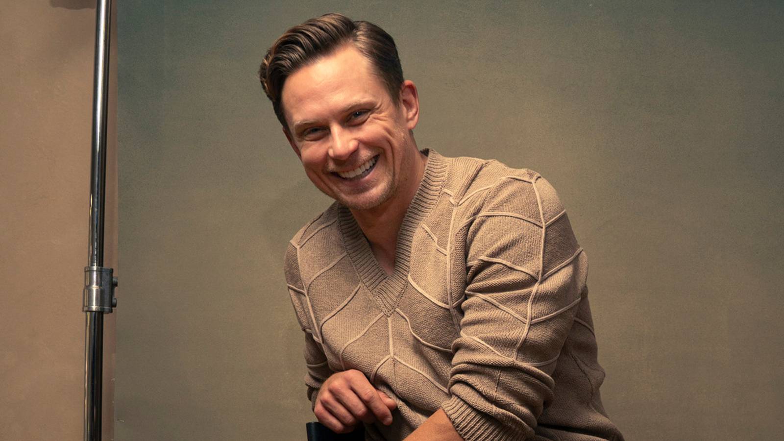 Billy Magnussen Knows Exactly What Kind of Leading Man He Doesn’t Want To Be