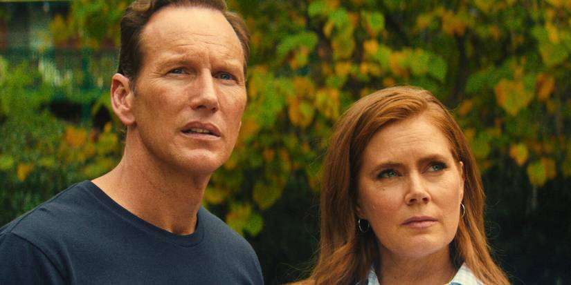 Tom (Patrick Wilson) and Anna (Amy Adams) standing outside in 'Cape Fear'