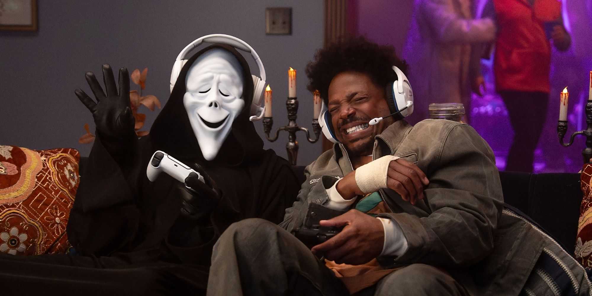 Marlon Wayans plays Shorty in Scary Movie from Paramount Pictures. | © 2026 Paramount Pictures. Ghost Face Spoof Mask protected under copyright registration Fun World Div., Easter Unlimited, Inc.