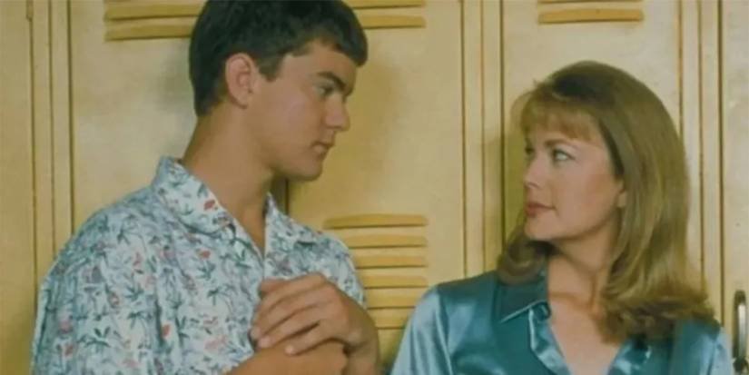 Pacey at the lockers with his teacher in Dawson's Creek.