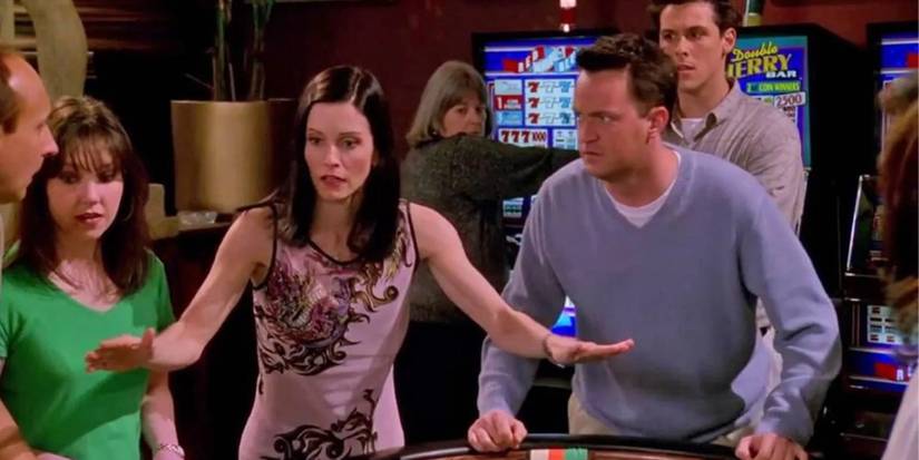 Monica (Courteney Cox) and Chandler (Matthew Perry) gambling in Vegas in Friends Season 5