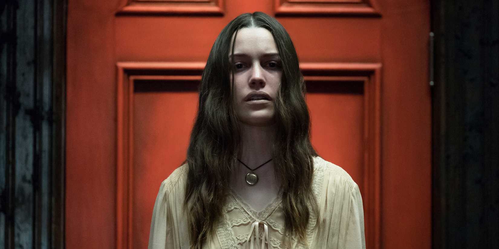 Victoria Pedretti in The Haunting of Hill House