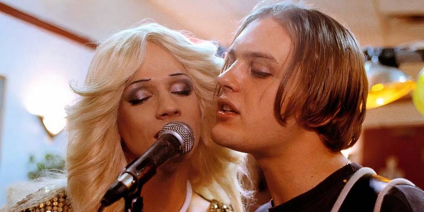 John Cameron Mitchell as Hedwig and Michael Pitt as Tommy Gnosis in 'Hedwig and the Angry Inch'