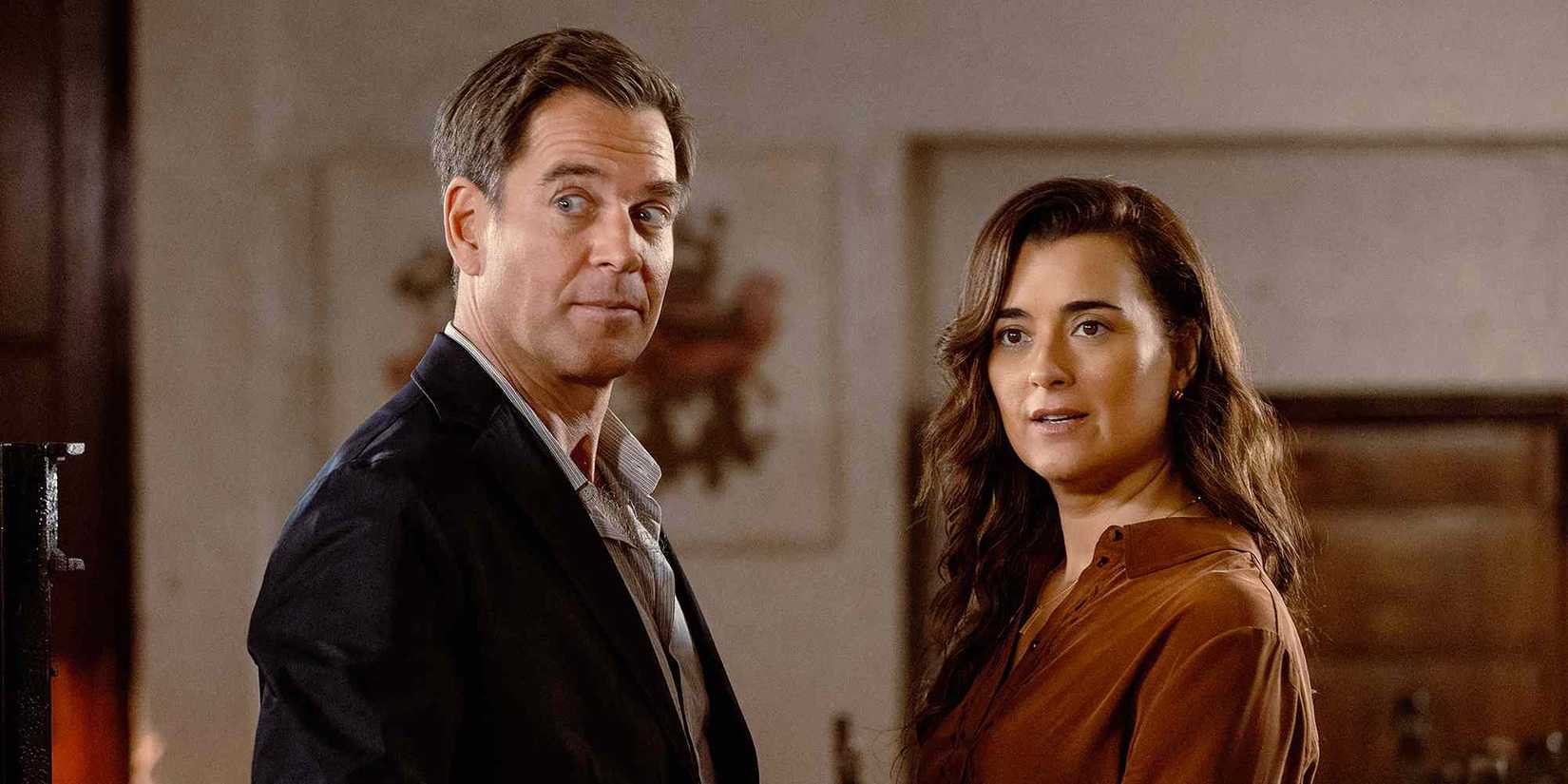 Michael Weatherly and Cote de Pablo turning to look at something in NCIS: Tony & Ziva