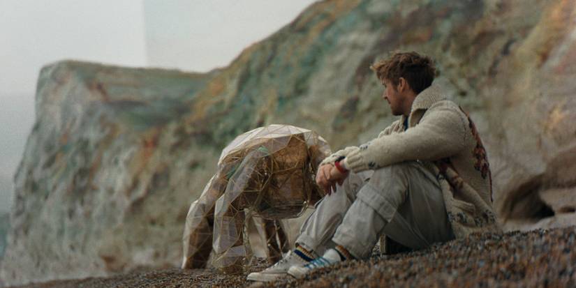 Grace and Rocky talking at the beach in Project Hail Mary