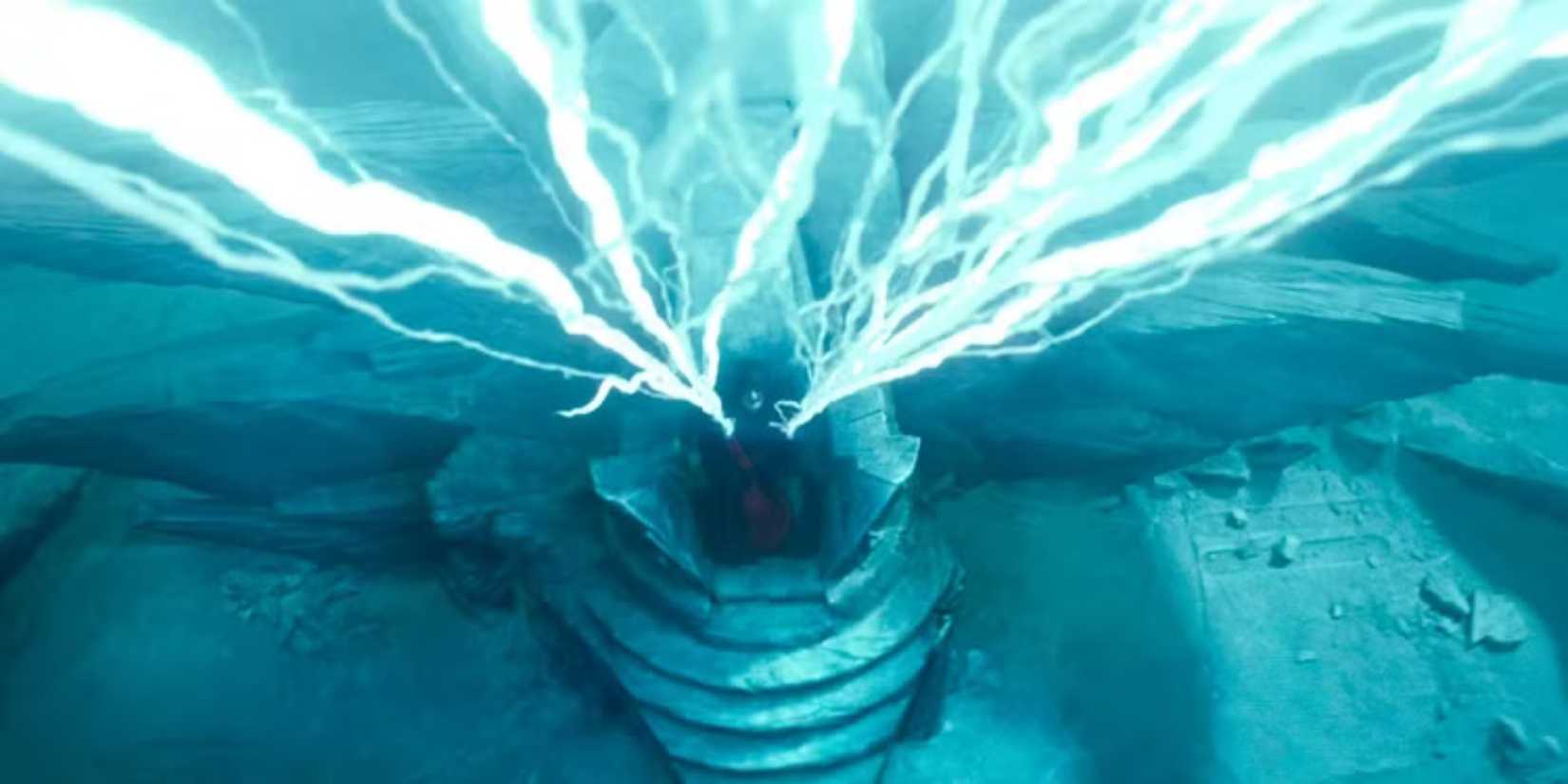 Ian McDiarmid uses Force Storm in 'Star Wars: The Rise of Skywalker.'