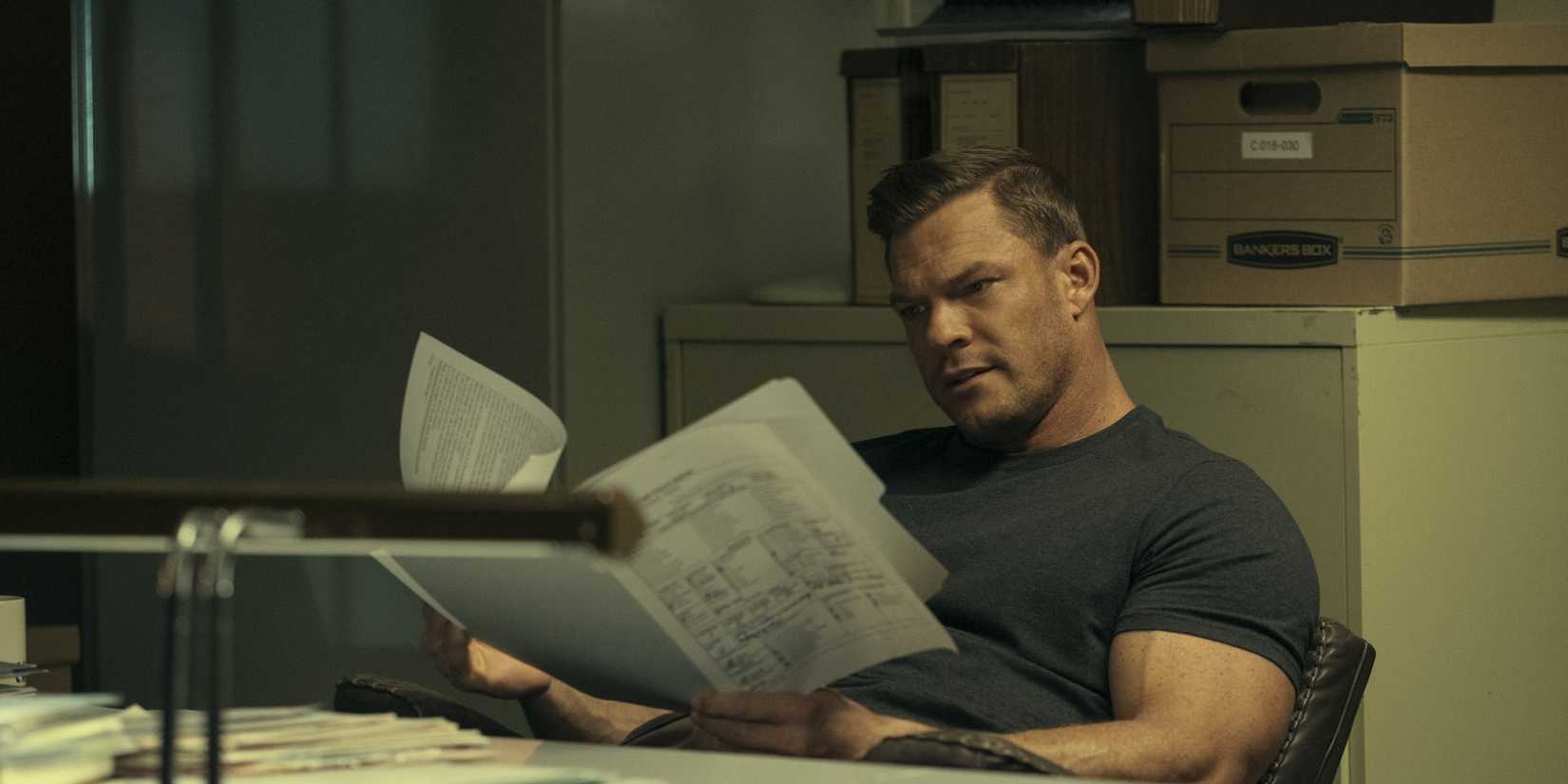 Alan Ritchson in Reacher