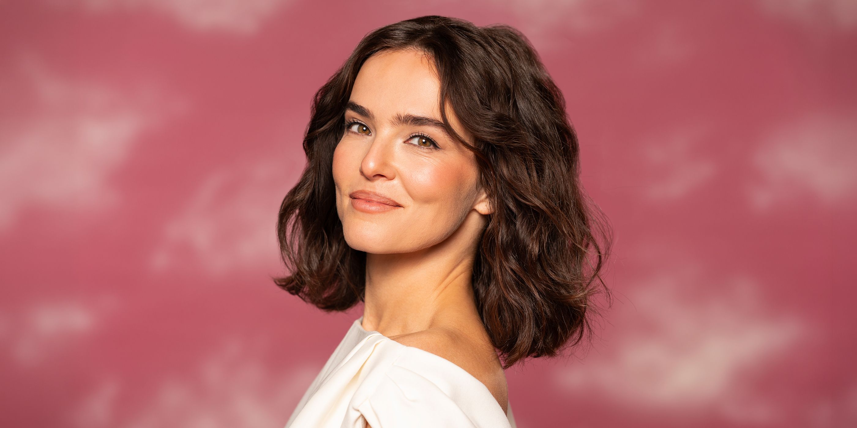 Nobody Told Zoey Deutch She Was Becoming a Rom-Com Star image