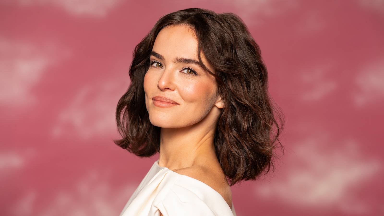 Zoey Deutch's Unexpected Path to Rom-Com Stardom Unveiled!