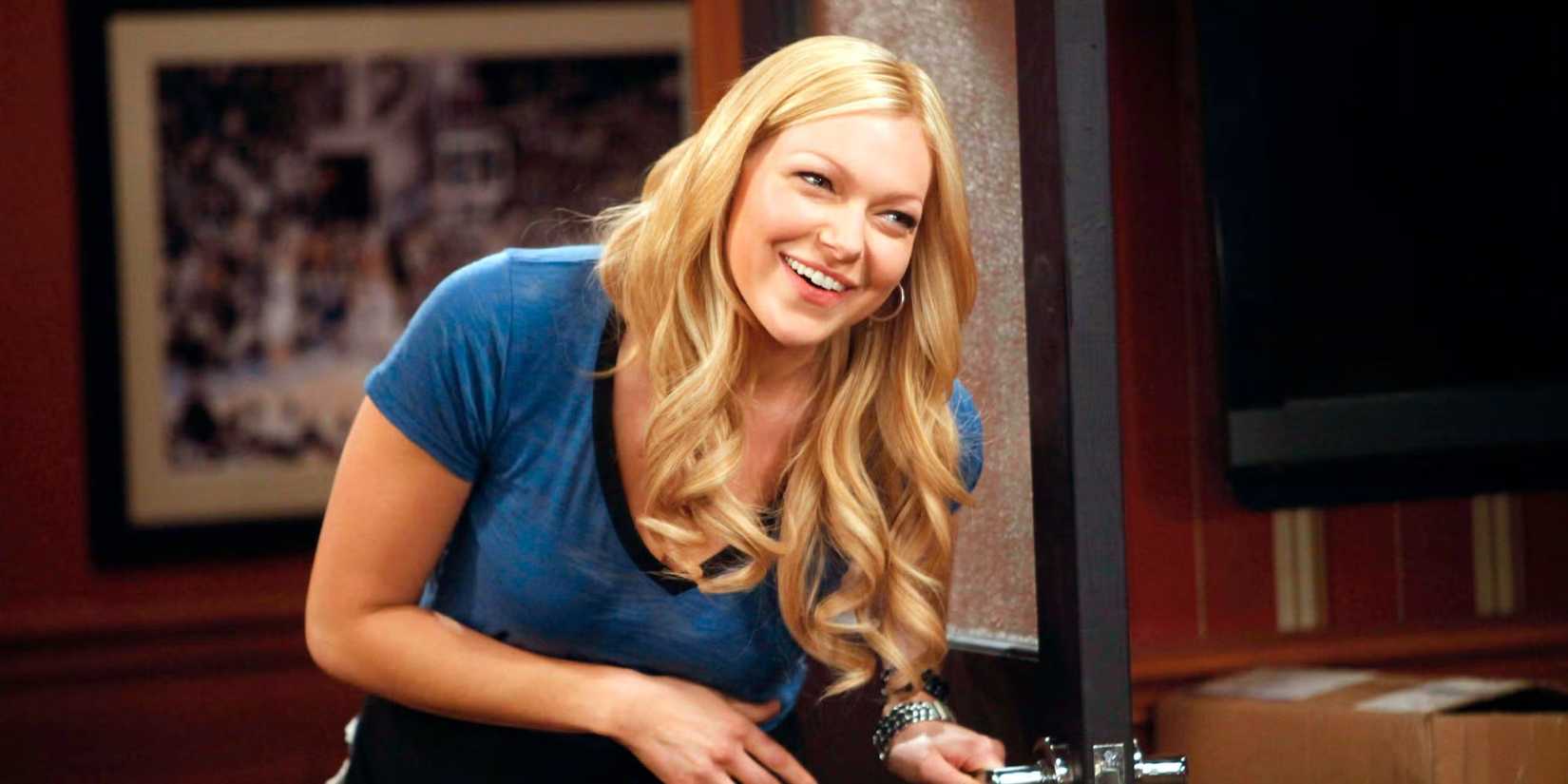 Laura Prepon in 'Are You There, Chelsea?'