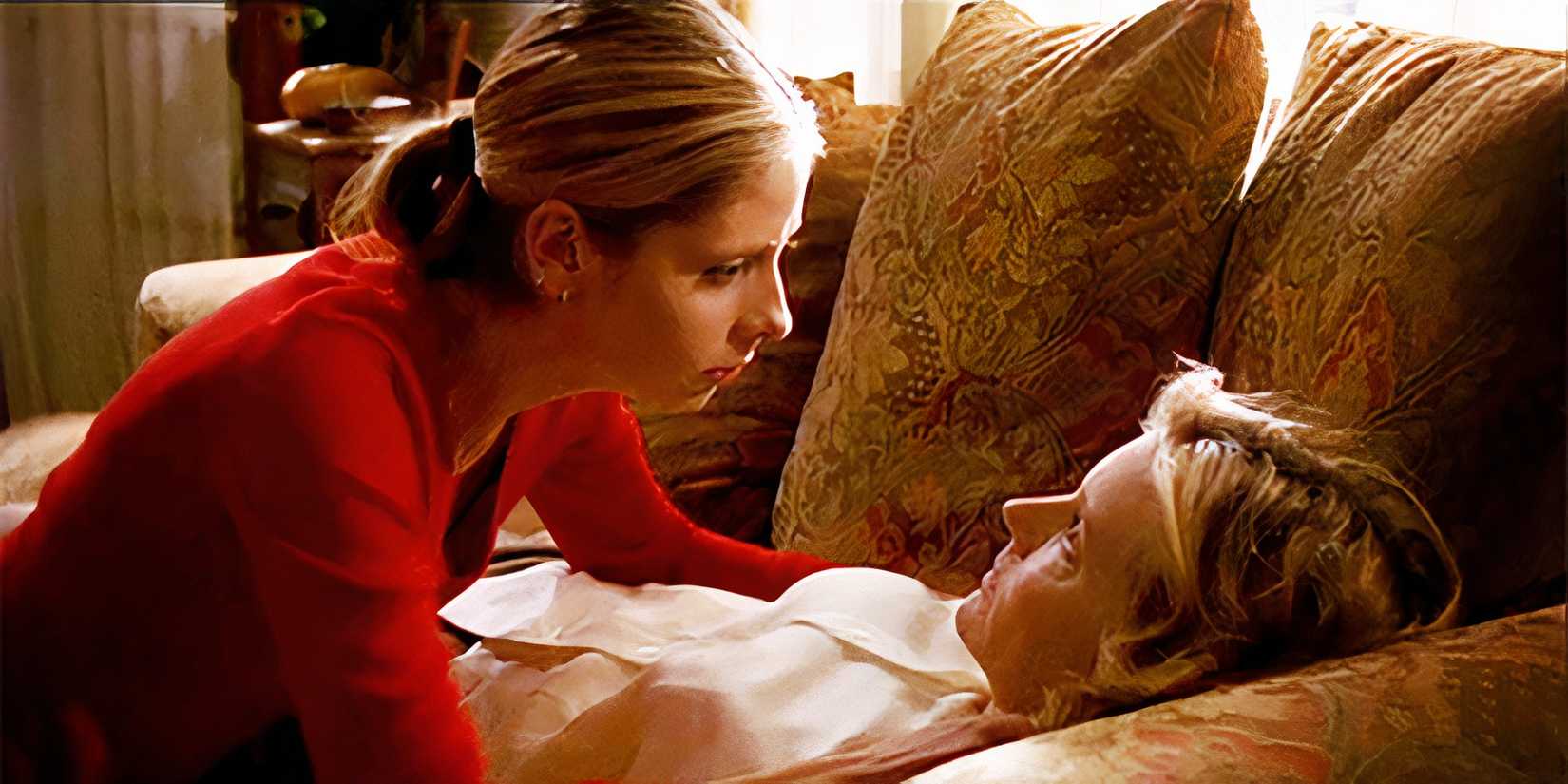 Buffy looking at her mom in Buffy the Vampire Slayer's "The Body."
