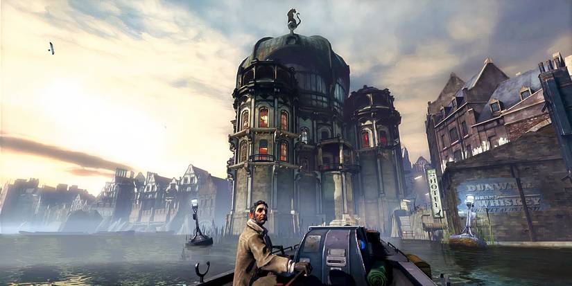 A first-person perspective of Corvo sitting in Samuel's boat and looking at Dunwall from the water in Dishonored
