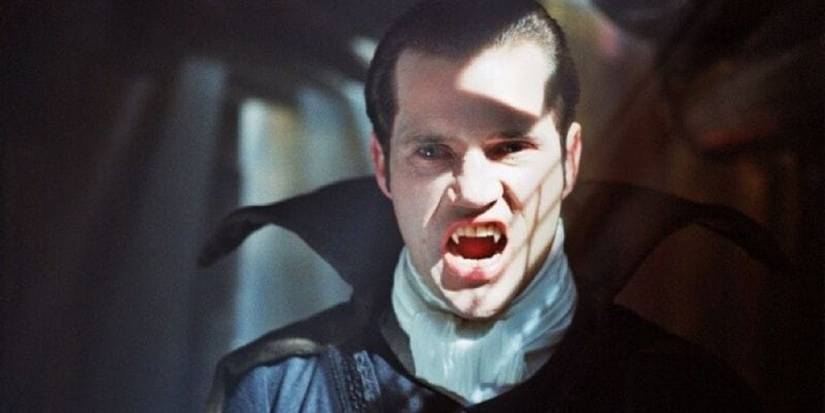 Langley Kirkwood as Count Orlock snarling with bared vampire fangs in Dracula 3000.
