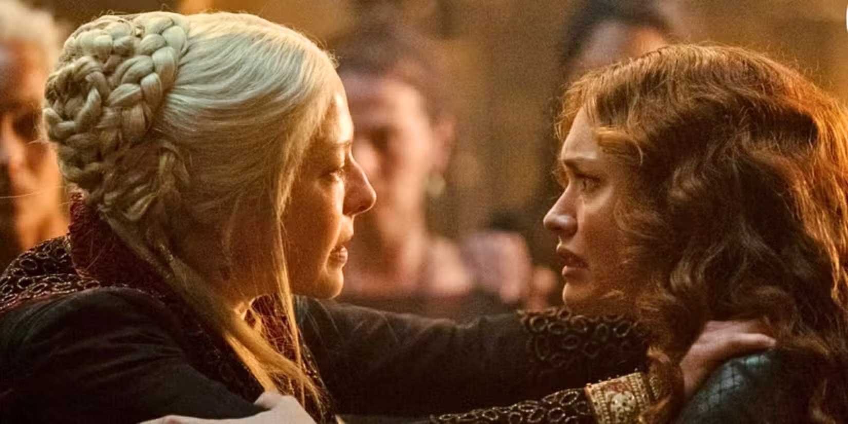 Emma D'Arcy holding Olivia Cooke back from her in House of the Dragon S1, E7