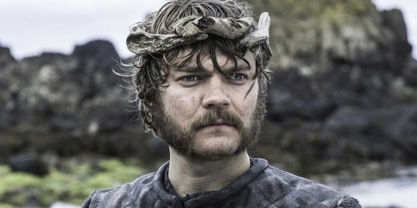 Euron Greyjoy wearing the Driftwood Crown in Game of Thrones.