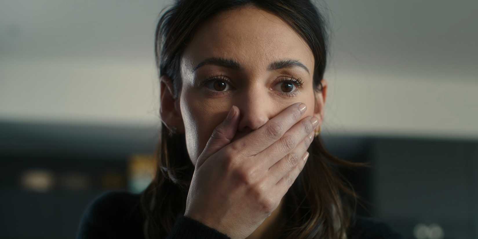 Michelle Keegan as Maya Stern in an episode of Harlan Coben's Fool Me Once. 