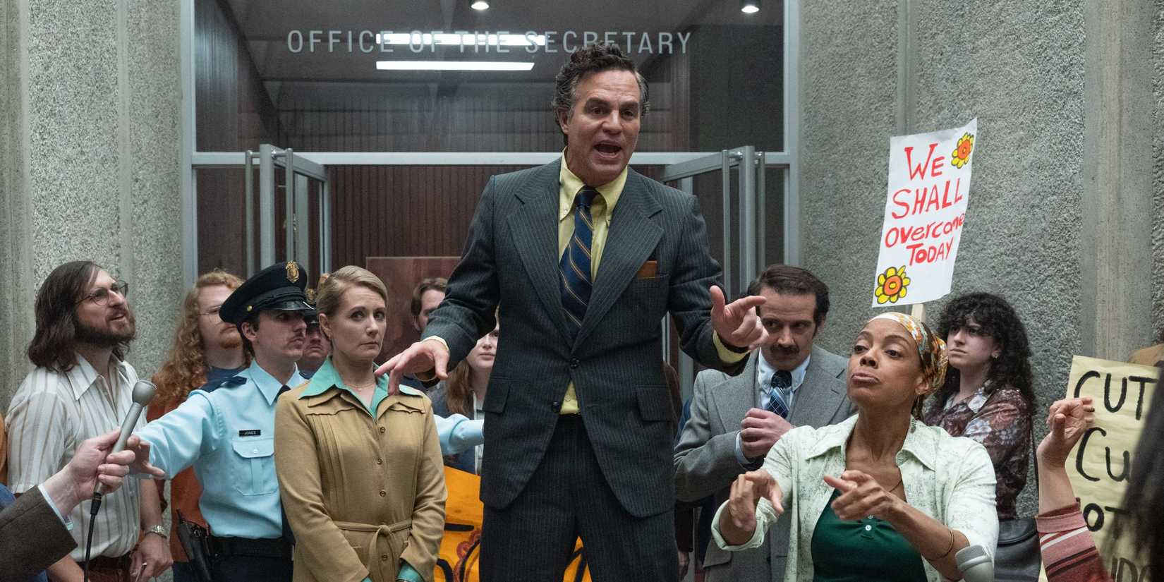 mark-ruffalo giving a speech in being-heumann
