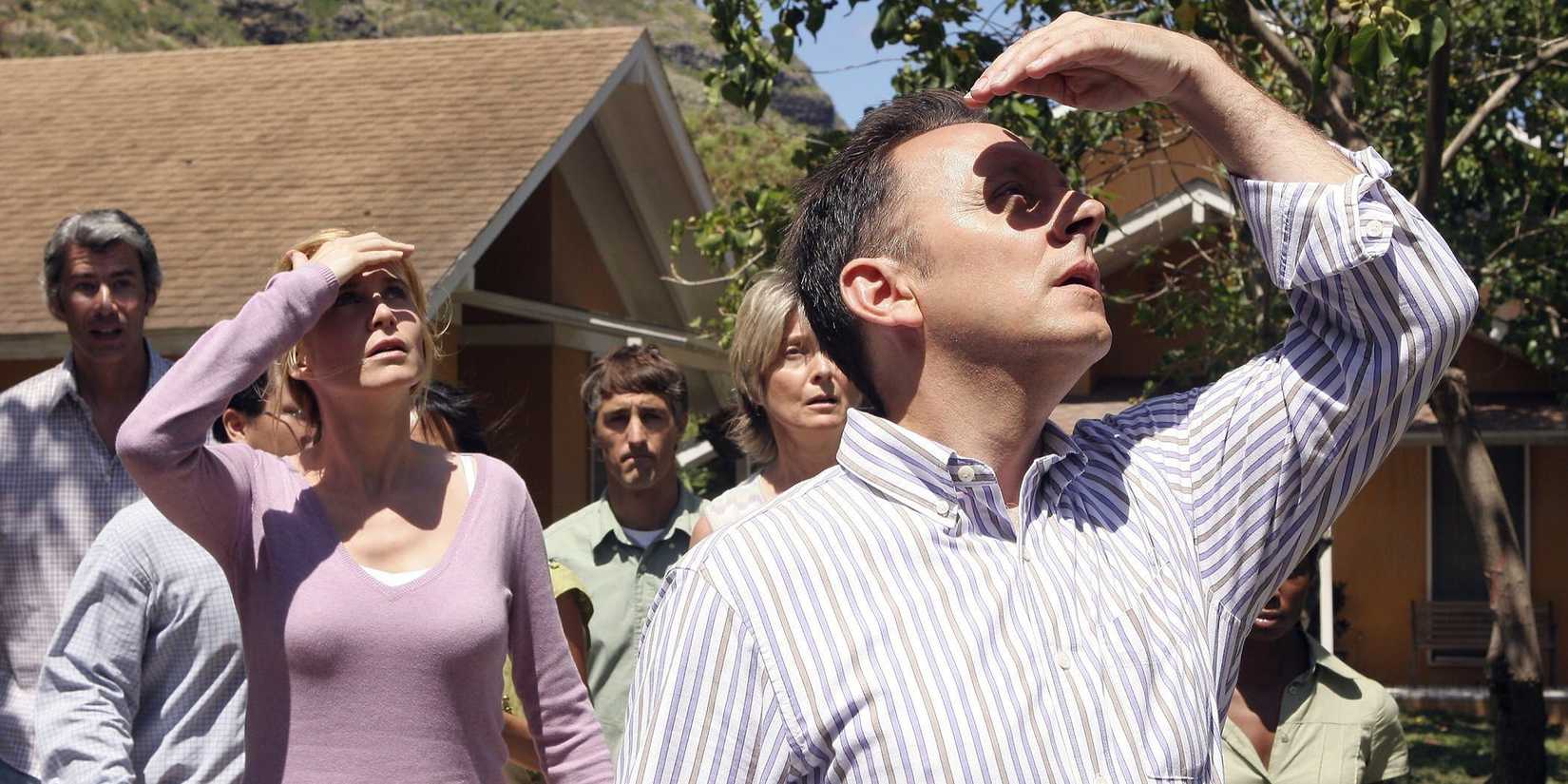 Michael Emerson and Elizabeth Mitchell in Lost (2004)