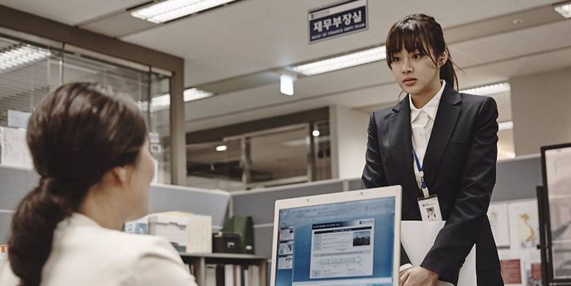 Kang So-ra in an office in 'Misaeng: Incomplete Life'