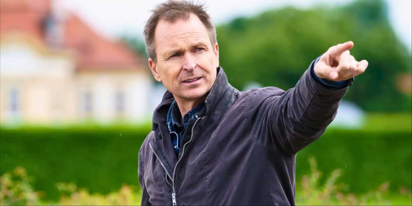 Phil Keoghan from The Amazing Race pointing.