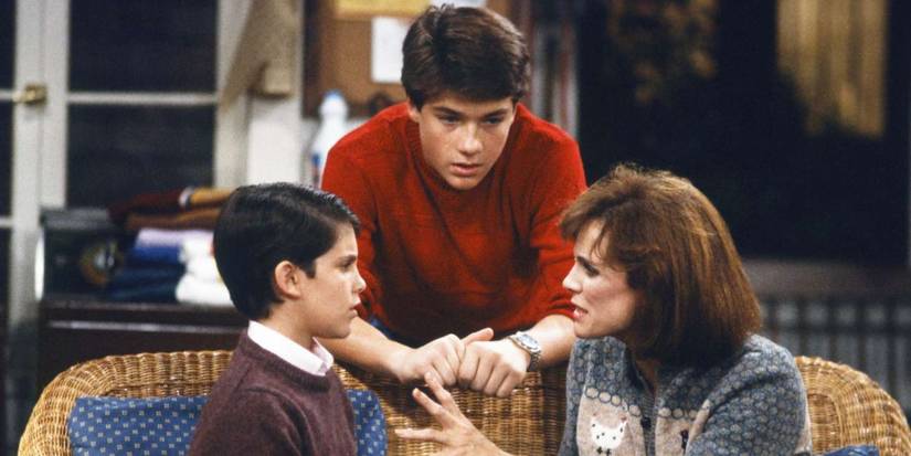 Jeremy Licht, Jason Bateman, and Valerie Harper in 'The Hogan Family'