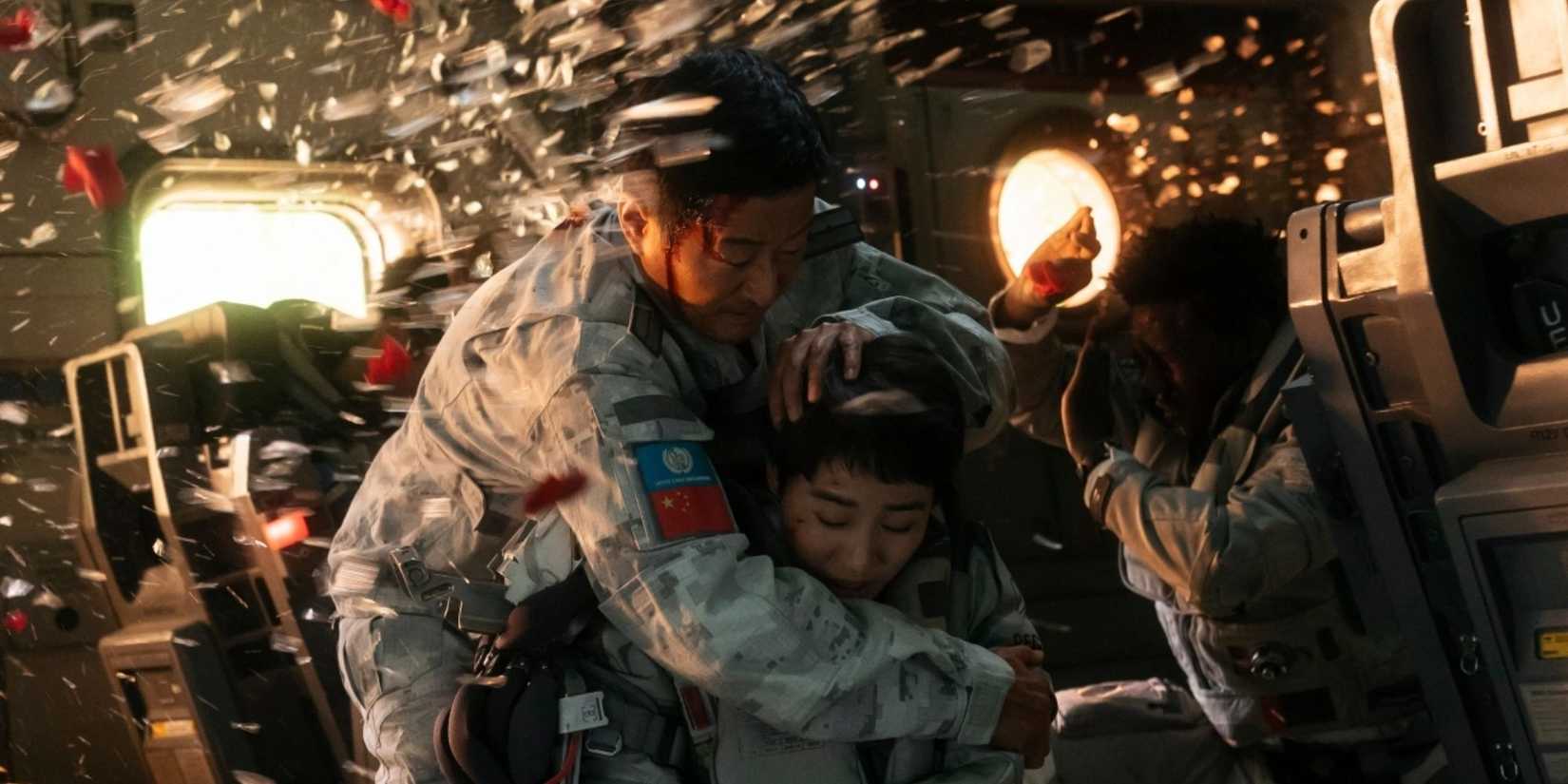 Astronauts avoiding shattering glass in The Wandering Earth 2