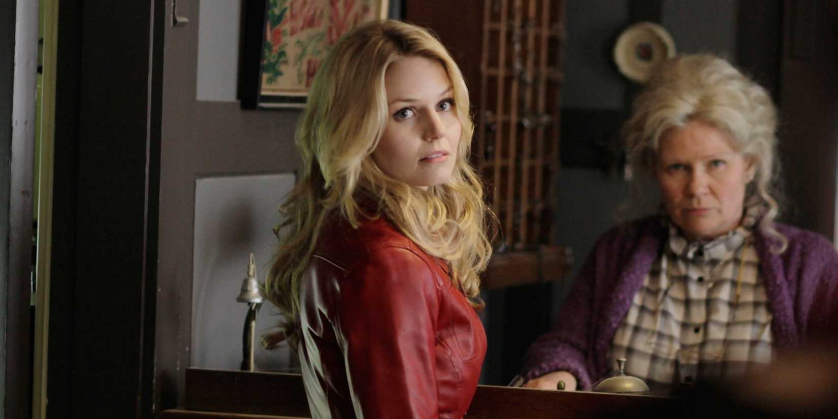 ONCE UPON A TIME, (from left): Jennifer Morrison, Beverley Elliott, (Season 1), 2011-. photo: Jeff Petry / © ABC / Courtesy: Everett Collection