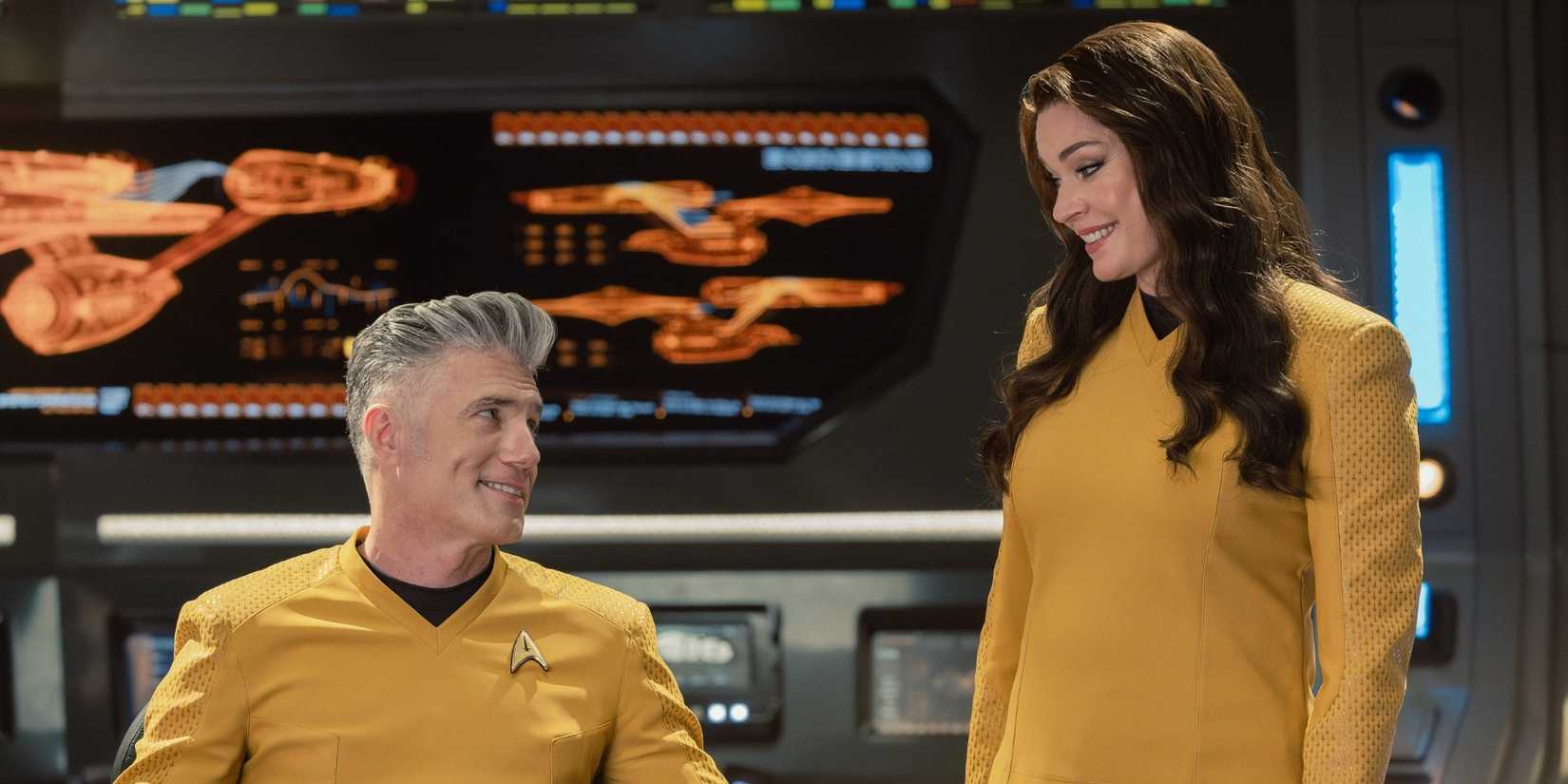 (L-R): Anson Mount as Captain Pike and Rebecca Romijn as Una in season 4, episode 5, of Star Trek: Strange New Worlds streaming on Paramount+, 2026. Photo Credit: Jan Thijs/Paramount+