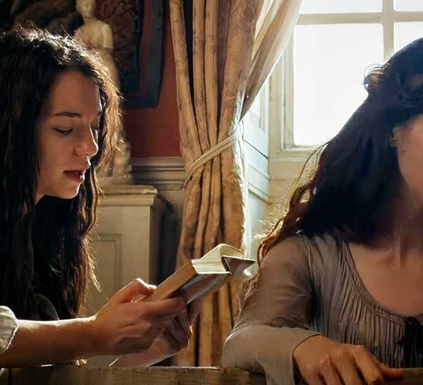 Daisy Edgar-Jones and Esme Creed-Miles in Sense and Sensibility (2026).