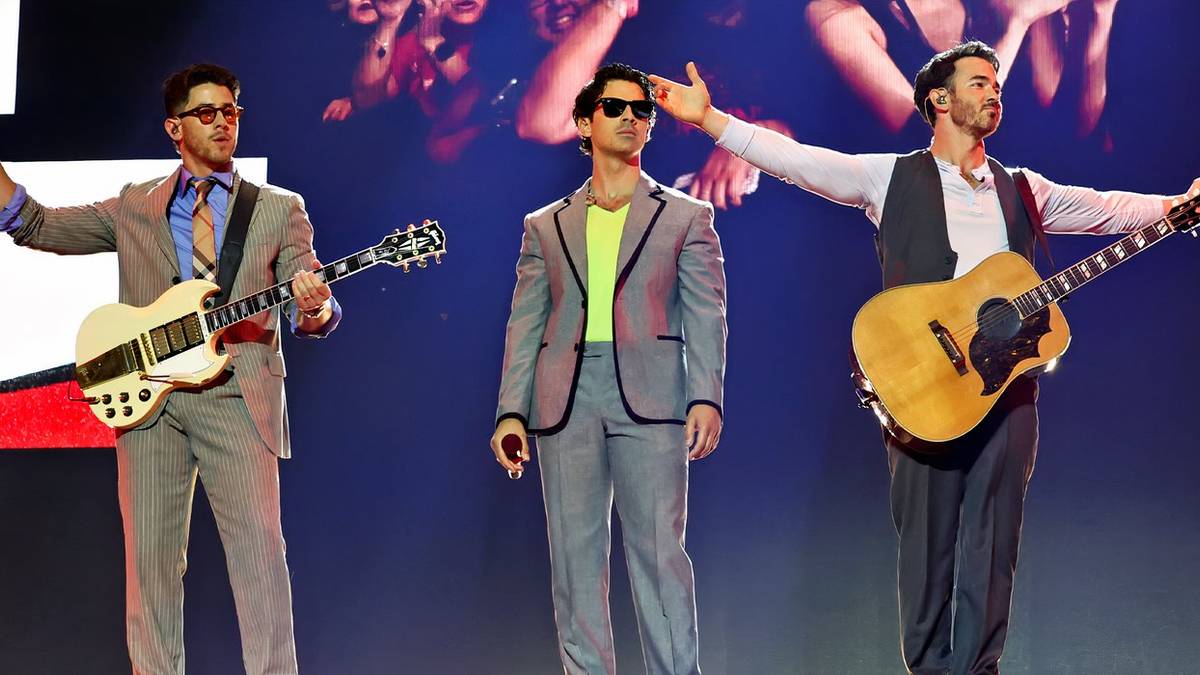 Jonas Brothers Officially Bring Back 'Listen When Sad' for Madison Square Garden Night 2
