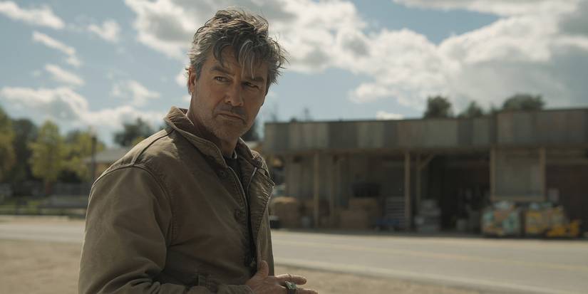 Kyle Chandler in Lanterns Episode 1
