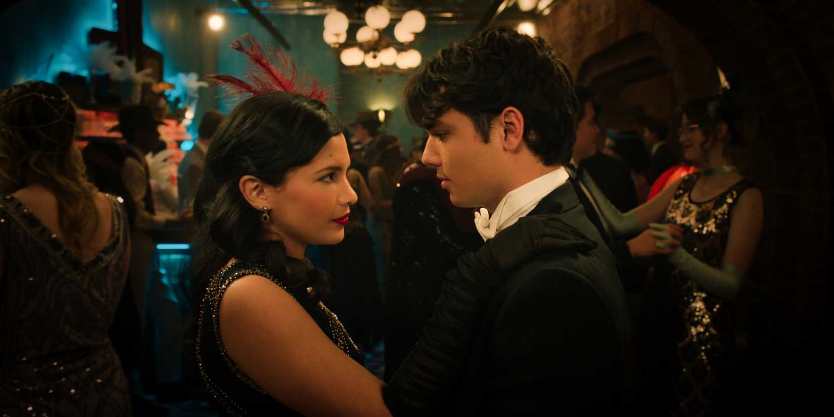 Nikki Rodriguez as Jackie and Naveen Paddock a Eliot in Season 3 of 'My Life with the Walter Boys.'