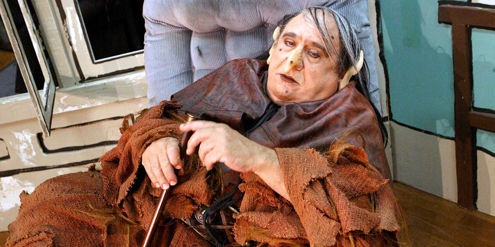 Frank Reynolds (Danny DeVito) as the troll in 'It's Always Sunny in Philadelphia' episode "The Nightman Cometh"