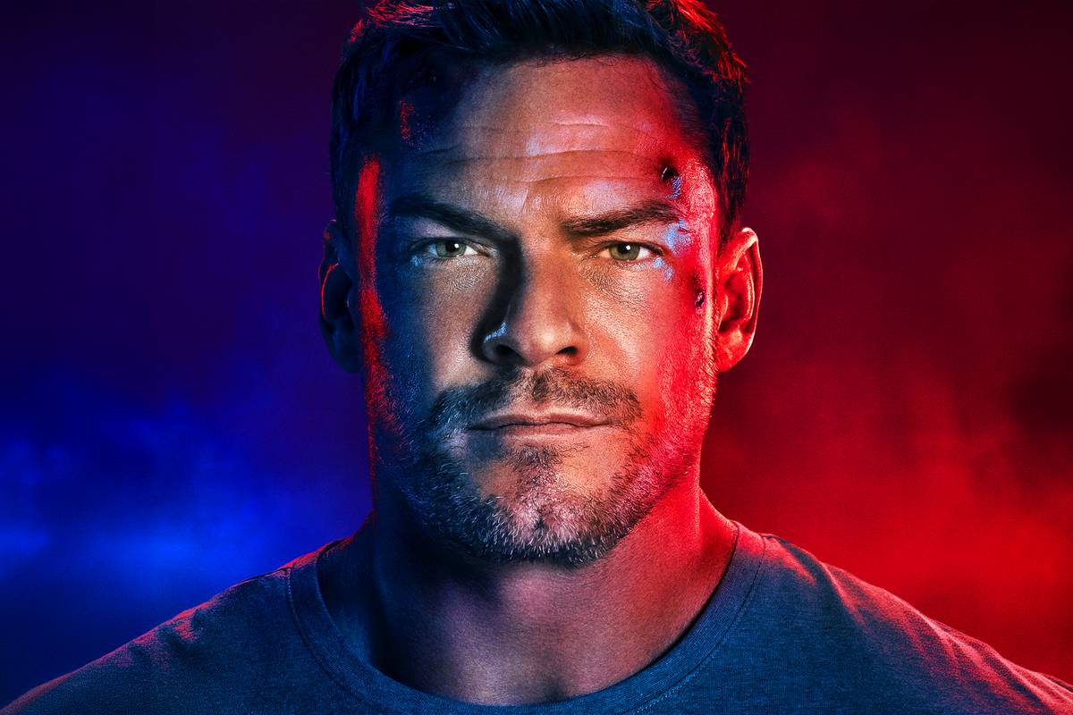 Alan Ritchson performing an intense fight scene in Reacher season 4
