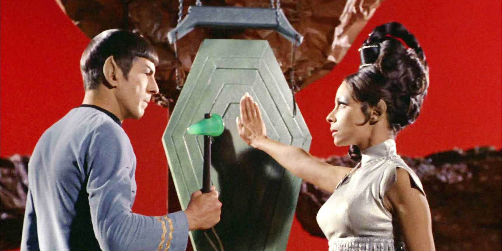 T'Pring stops Spock from ringing a gong