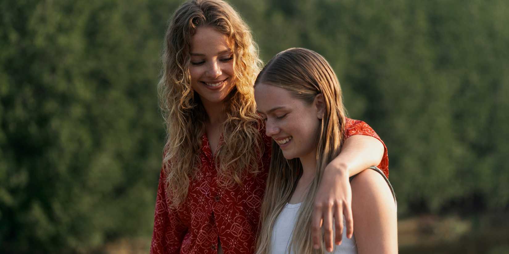 Bo Bragason as Oona and Amelie Hoeferle as Ramona in 'Sterling Point.'