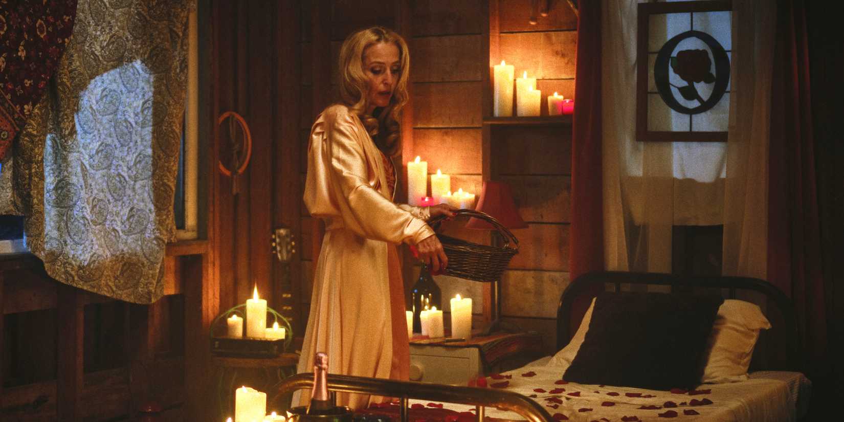 teenage-sex-and-death-at-camp-miasma-gillian-anderson