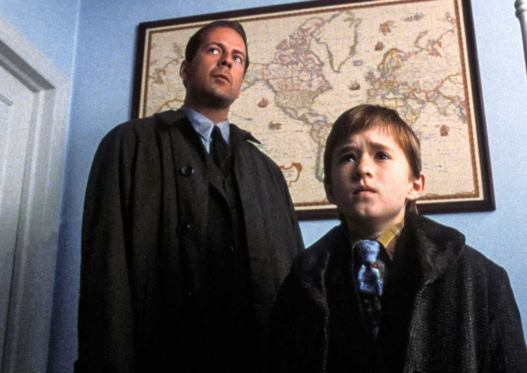 The-Sixth-Sense-Bruce-Willis-and-Haley-Joel-Osment