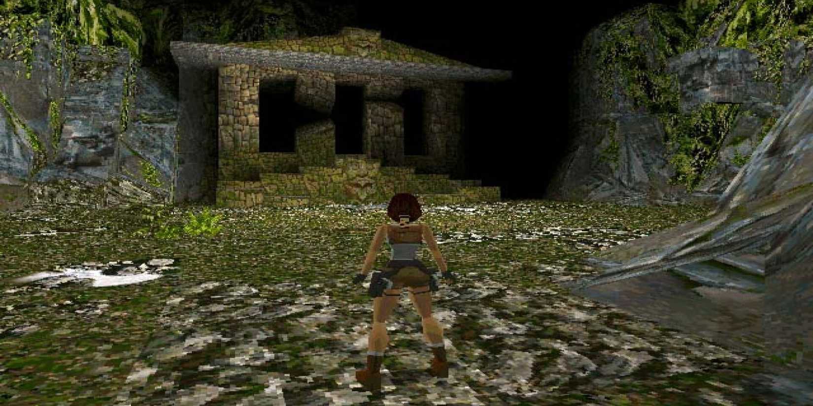 Lara Croft standing outside of an ancient building covered in moss and vines in the original 'Tomb Raider'