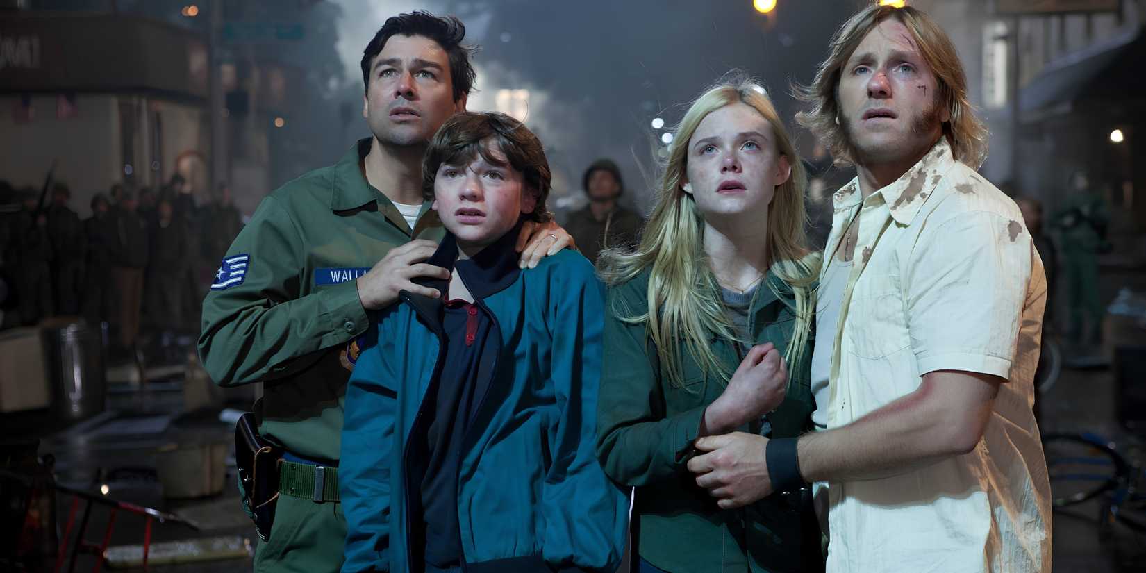 Jack (Kyle Chandler), Joe (Joel Courtney), Alice (Elle Fanning) and Louis (Rod Eldard) huddle together as they watch the alien fly away in Super 8.