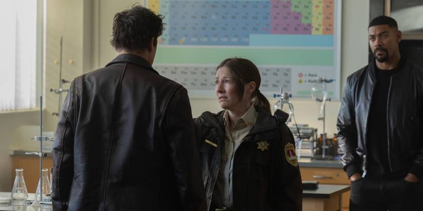 Kelly Macdonald, Kyle Chandler, and Aaron Pierre in Lanterns Episode 7