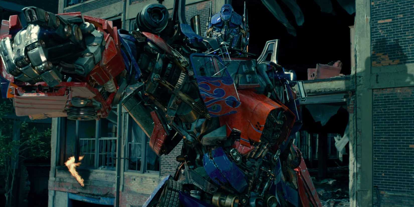 Optimus Prime pointing forward in Transformers: Dark of the Moon