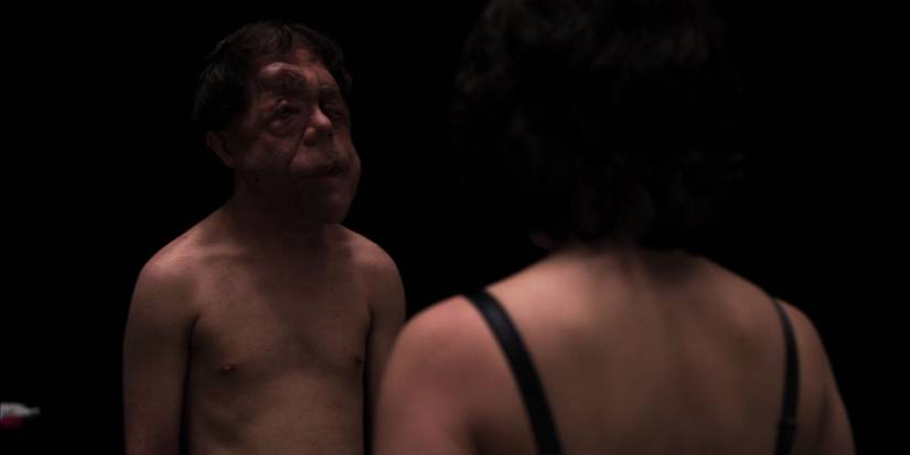 Scarlett Johansson looks at Adam Pearson in Under the skin.
